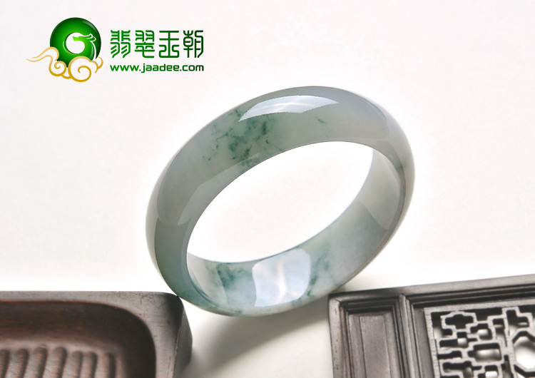 糯冰种飘花缅甸翡翠A货手镯（52.4mm）