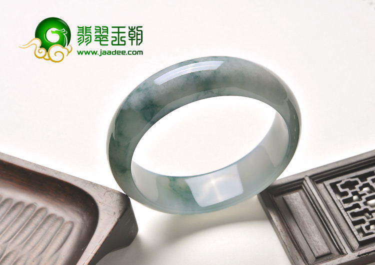 糯冰种飘花缅甸翡翠A货手镯（52.4mm）