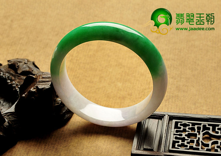 糯冰种春带彩缅甸翡翠A货手镯（59.4mm）
