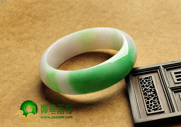 糯冰种春带彩缅甸翡翠A货手镯（58mm）