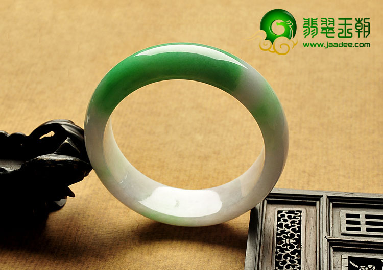 糯冰种春带彩缅甸翡翠A货手镯（58mm）