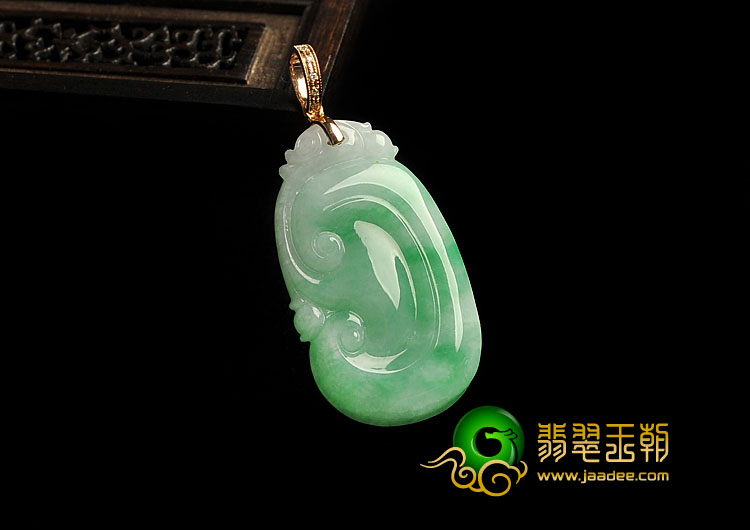 糯冰种翠色缅甸翡翠A货镶金扣如意寿挂件（真钻）