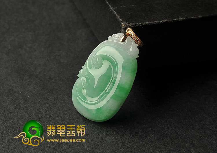 糯冰种翠色缅甸翡翠A货镶金扣如意寿挂件（真钻）