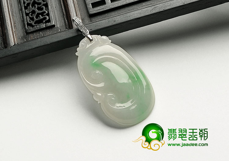 糯冰种翠色缅甸翡翠A货镶金扣如意寿挂件（真钻）