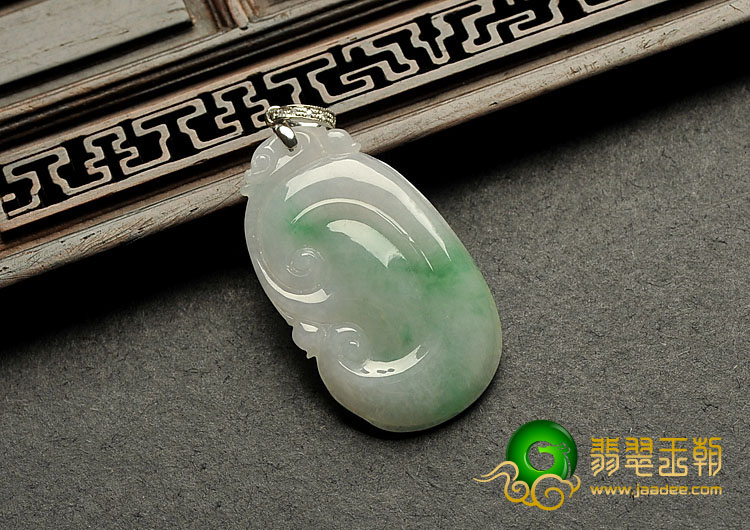 糯冰种翠色缅甸翡翠A货镶金扣如意寿挂件（真钻）