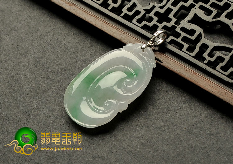 糯冰种翠色缅甸翡翠A货镶金扣如意寿挂件（真钻）