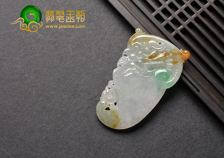 糯冰种三彩缅甸翡翠A货府中有龙挂件