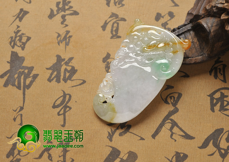 糯冰种三彩缅甸翡翠A货府中有龙挂件