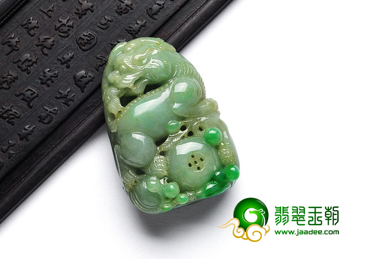 糯冰种翠色缅甸翡翠A货招财貔貅挂件