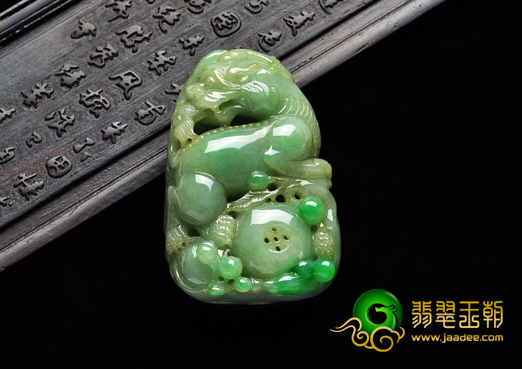 糯冰种翠色缅甸翡翠A货招财貔貅挂件