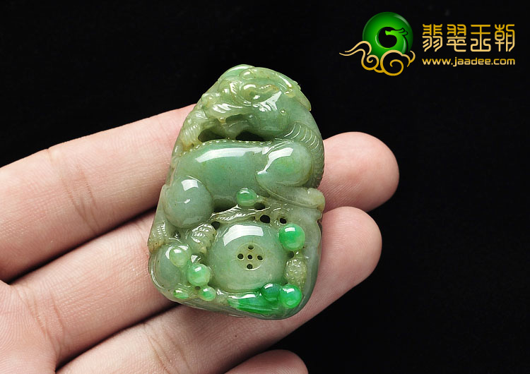 糯冰种翠色缅甸翡翠A货招财貔貅挂件