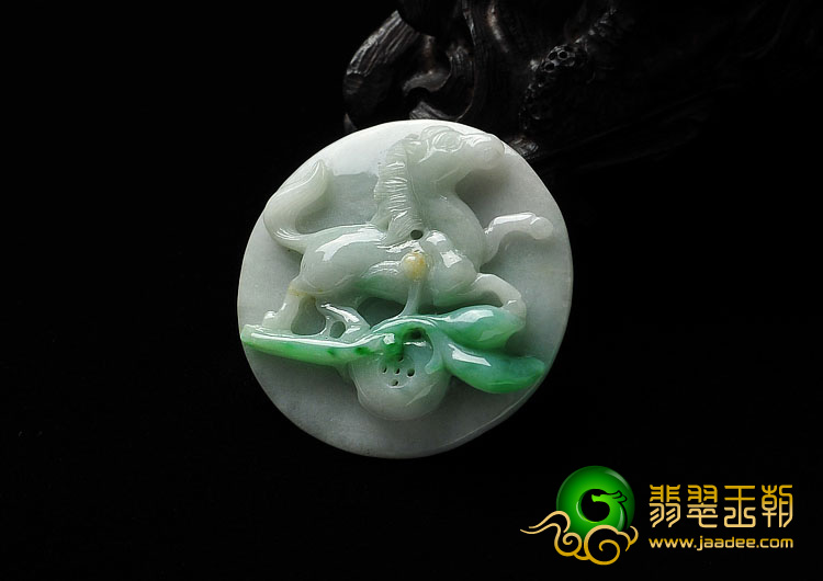 细糯种翠色缅甸翡翠A货马牌挂件