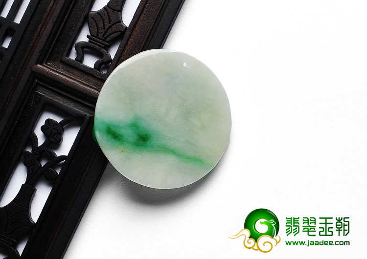 细糯种翠色缅甸翡翠A货马牌挂件