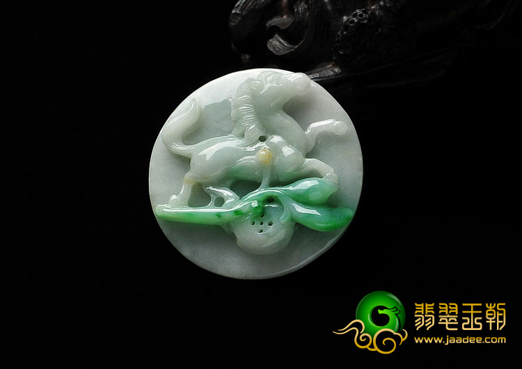 细糯种翠色缅甸翡翠A货马牌挂件