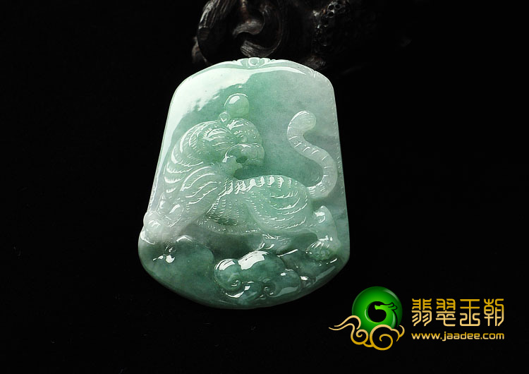feicui糯冰种豆色缅甸翡翠A货虎牌挂件