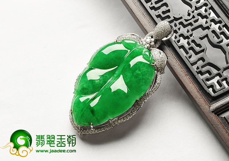 冰种正阳绿缅甸翡翠A货镶白金金枝玉叶胸坠（真钻）
