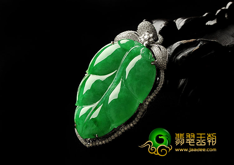冰种正阳绿缅甸翡翠A货镶白金金枝玉叶胸坠（真钻）