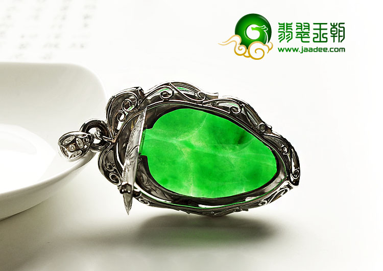 冰种正阳绿缅甸翡翠A货镶白金金枝玉叶胸坠（真钻）