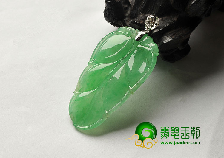冰种阳绿缅甸翡翠A货镶白金扣叶子挂件（真钻）