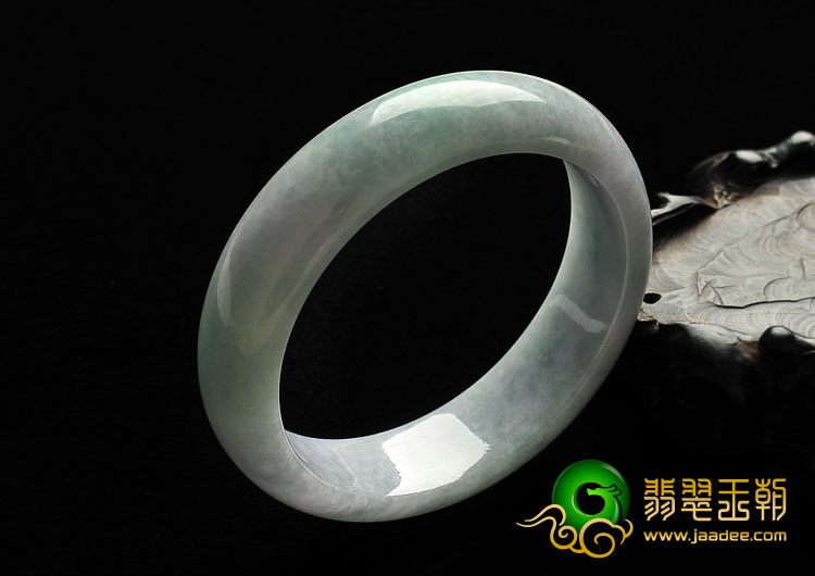 细糯种淡春带彩缅甸翡翠A货手镯（57.2mm）