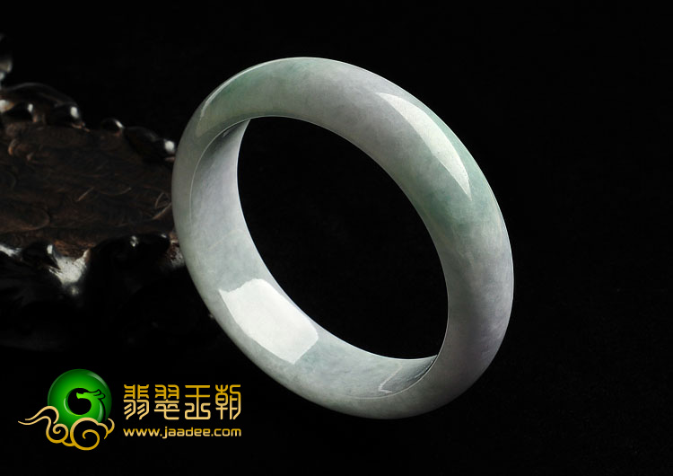 细糯种淡春带彩缅甸翡翠A货手镯（57.2mm）