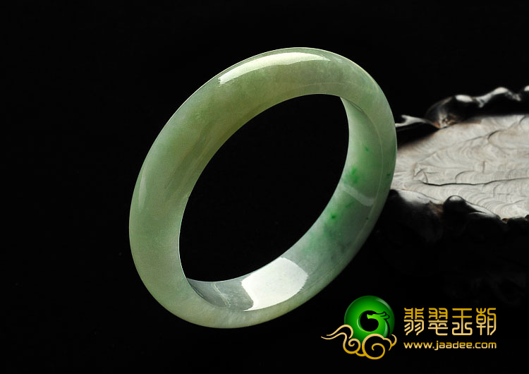 糯冰种淡三彩缅甸翡翠A货手镯（54.8mm）