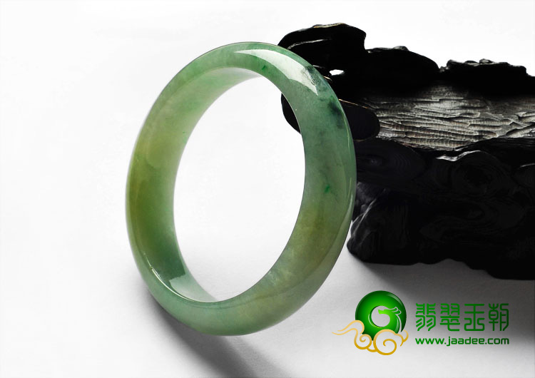 糯冰种淡三彩缅甸翡翠A货手镯（54.8mm）