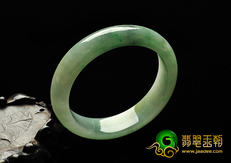 糯冰种淡三彩缅甸翡翠A货手镯（54.8mm）