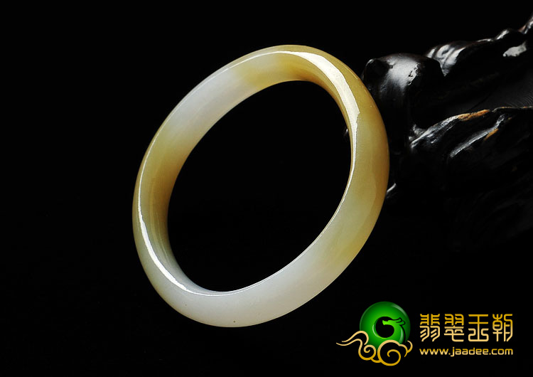 糯冰种黄翡缅甸翡翠A货贵妃镯（49.3mm-45.2mm）