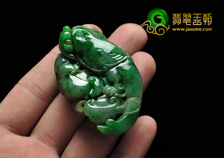 细糯种翠色缅甸翡翠A货英明神武挂件
