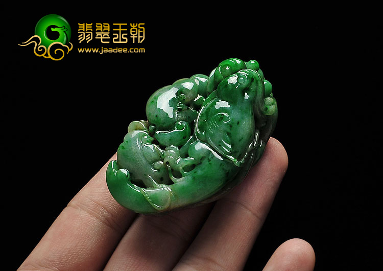 细糯种翠色缅甸翡翠A货英明神武挂件