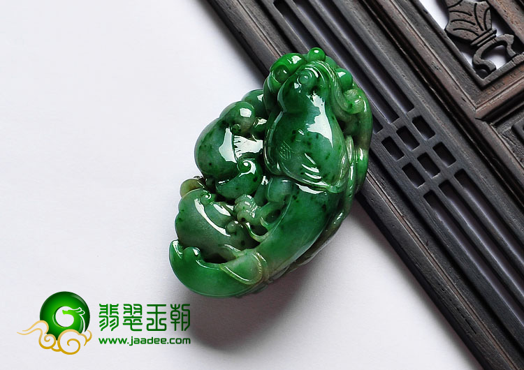 细糯种翠色缅甸翡翠A货英明神武挂件