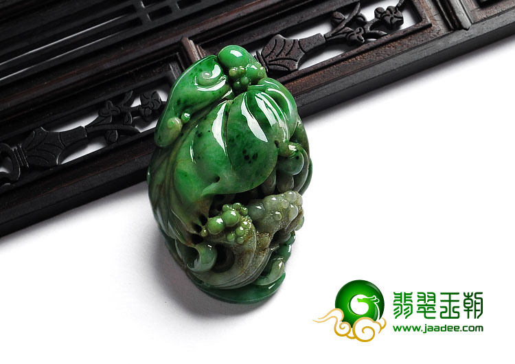 细糯种翠色缅甸翡翠A货英明神武挂件