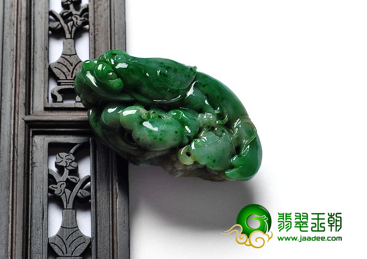 细糯种翠色缅甸翡翠A货英明神武挂件