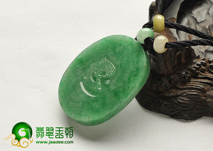 糯冰种翠色缅甸翡翠A货龙牌挂件