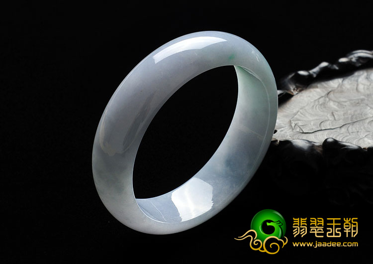糯冰种淡春带彩缅甸翡翠A货手镯（58.5mm）