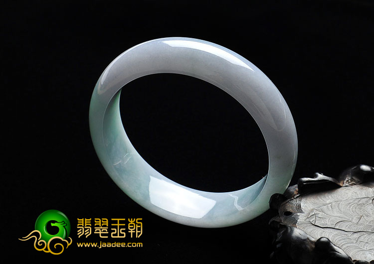 糯冰种淡春带彩缅甸翡翠A货手镯（58.8mm）