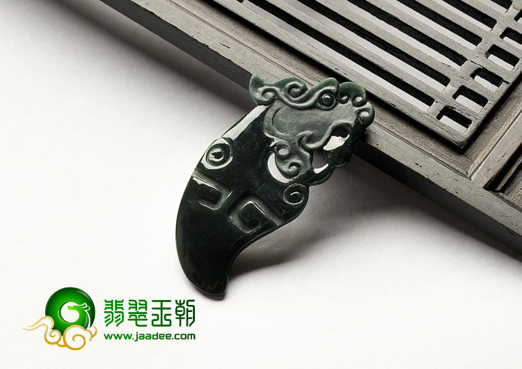 糯冰种墨翠缅甸翡翠A货仿古龙挂件