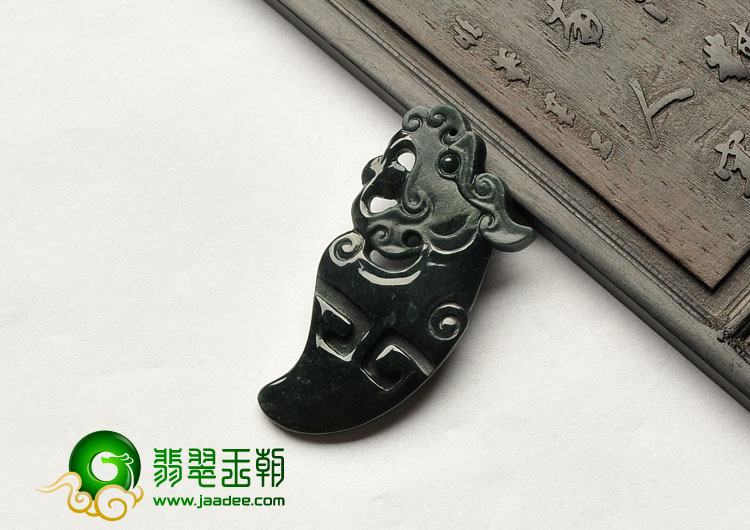 糯冰种墨翠缅甸翡翠A货仿古龙挂件