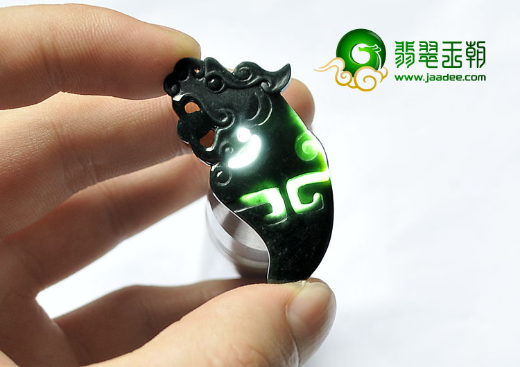 糯冰种墨翠缅甸翡翠A货仿古龙挂件