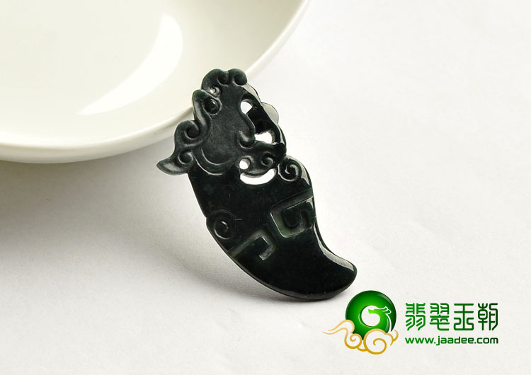 糯冰种墨翠缅甸翡翠A货仿古龙挂件
