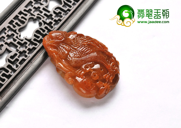 糯冰种红翡缅甸翡翠A货冠上加官挂件