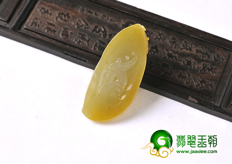 冰种黄翡缅甸翡翠A货龙头挂件