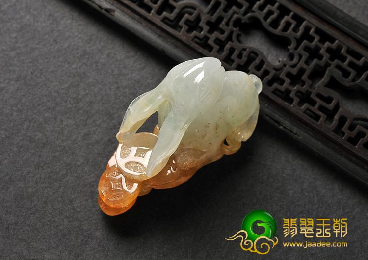 (超值推荐)糯冰种黄翡缅甸翡翠A货玉兔挂件