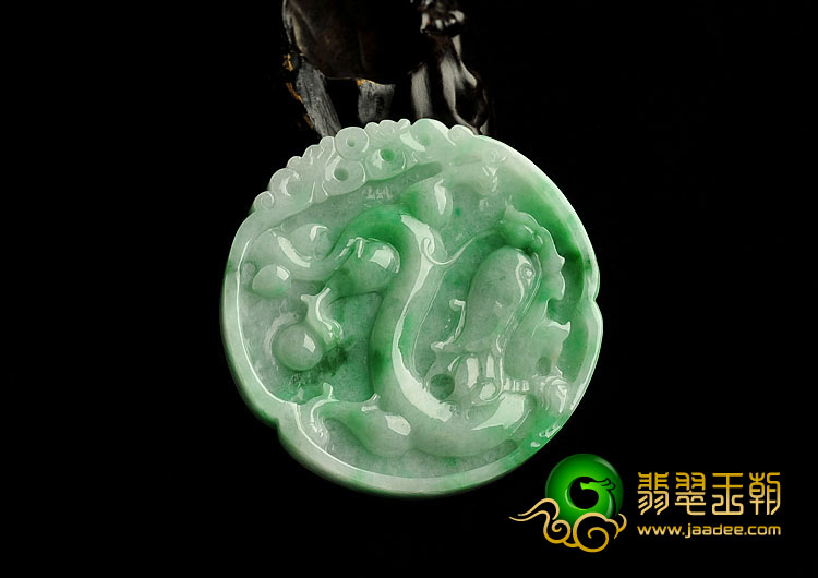 糯冰种翠色缅甸翡翠A货龙牌挂件