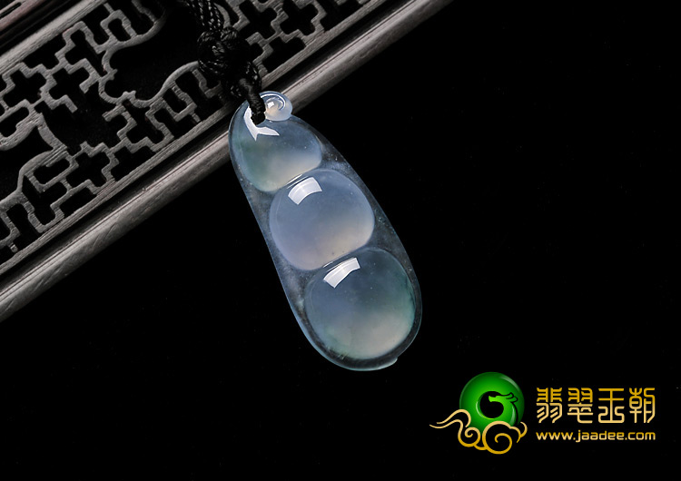 冰玻种飘花缅甸翡翠A货四季豆挂件