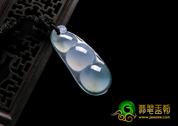 冰玻种飘花缅甸翡翠A货四季豆挂件