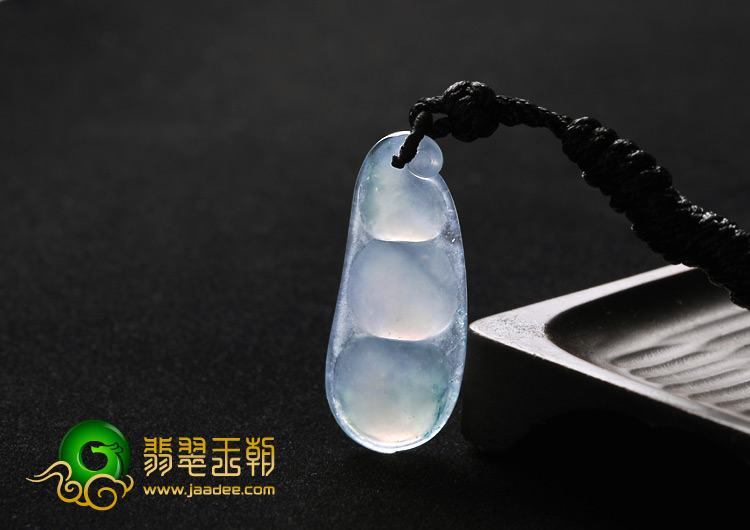 冰玻种飘花缅甸翡翠A货四季豆挂件