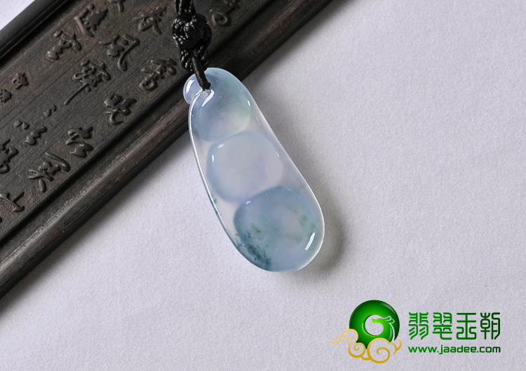 冰玻种飘花缅甸翡翠A货四季豆挂件