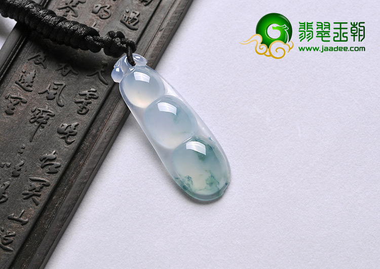 冰玻种飘花缅甸翡翠A货四季豆挂件